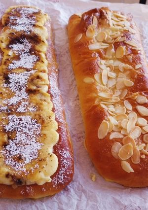 Una foto de Cocas brioche rellenas de mazapán: de crema quemada y almendras