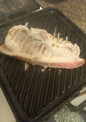 Una foto de Costeleta de cerdo con puré de papas
