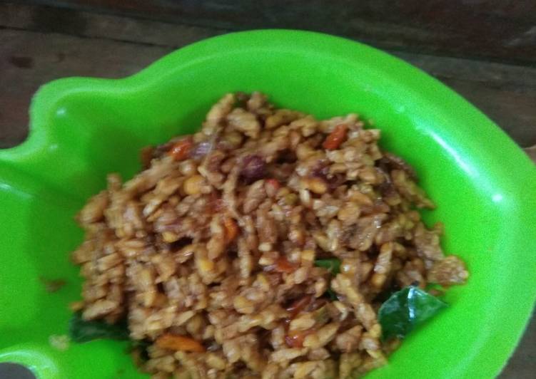 Cara Menyajikan Sambal goreng tempe yang Bisa Manjain Lidah