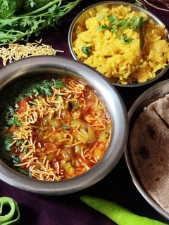 ગલકા સેવ નું શાક (Galka Sev Shak Recipe In Gujarati) રેસીપી મુખ્ય ફોટો