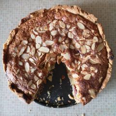 A picture of Bakewell Tart.