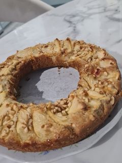 Une photo de Gâteau aux pommes noisette et cannelle
