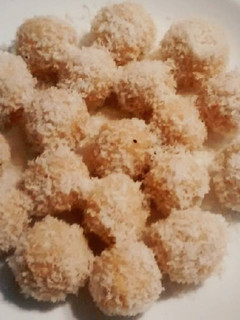 A picture of Lchf ladoos.