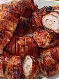 Bacon-be göngyölt csirkemellfilé, sajttal, fűszerekkel