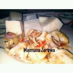 A picture of Boiled yam and egg sauce.