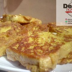 A picture of Soyayyen bread da kwai.