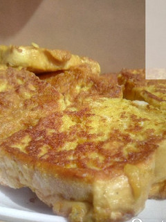 A picture of Soyayyen bread da kwai.