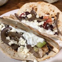 A picture of Greek chicken tacos.