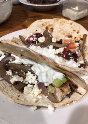 A picture of Greek chicken tacos.