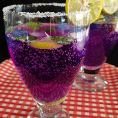 A picture of Butterfly pea flower mojito.