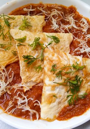 A picture of Egg samosa with gravy.