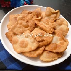 A picture of Crackers.