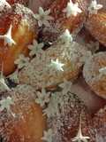 Petites madeleines aux fleurs blanches