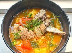 Hình của món Canh Khoai Tây Cà Chua Hầm Xương.
