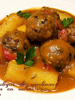 Una foto de Albóndigas de sardinas con patatas