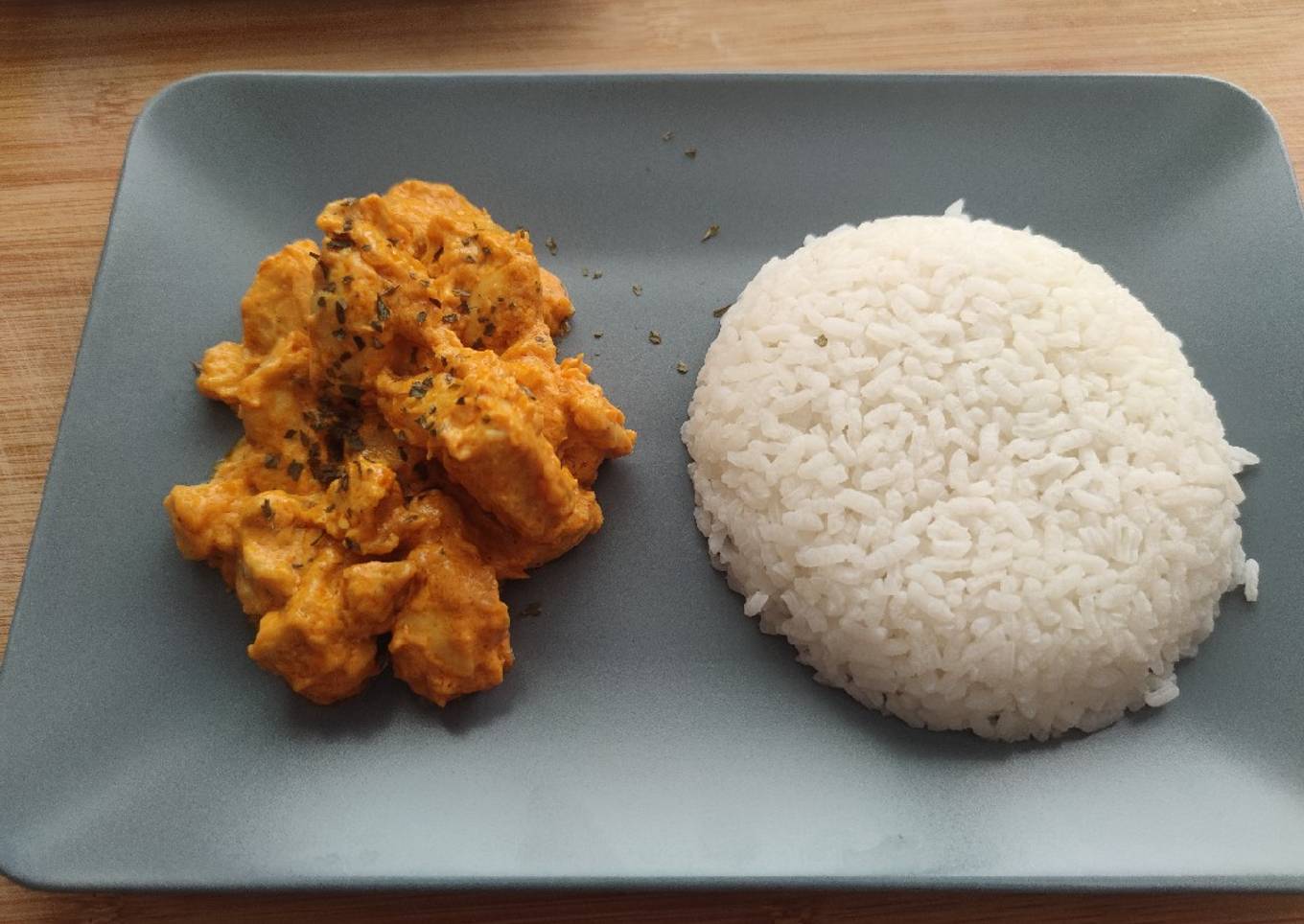 Pollo al curry con arroz (sin leche de coco)