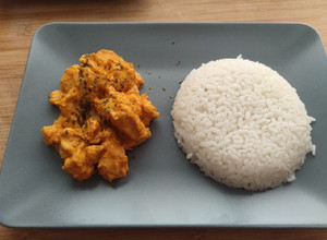 Foto principal de Pollo al curry con arroz (sin leche de coco)