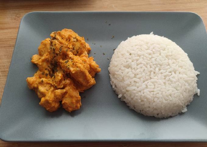 Pollo al curry con arroz (sin leche de coco) Receta de Alba Flores- Cookpad