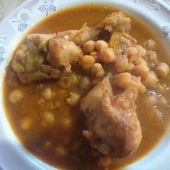 A picture of Murgh cholay.
