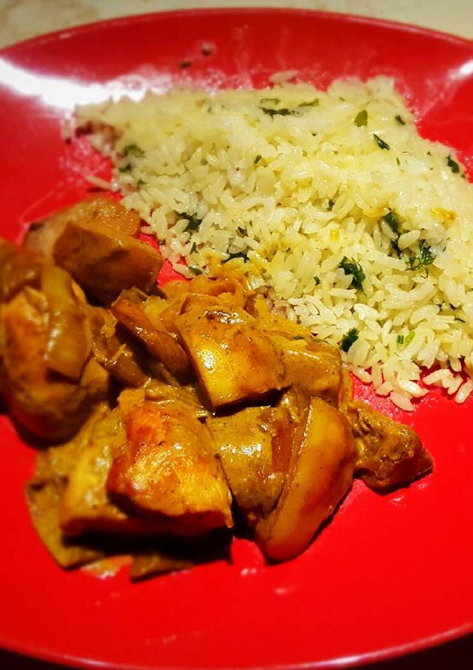Almás csirkemell fahéjjal curryvel recept fotója
