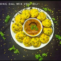 A picture of Moong Dal Mix Veg Idli.
