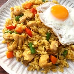 A picture of Clean-Up-Fridge Curry Chicken Mazegohan.