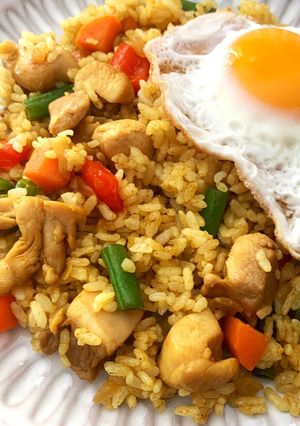 A picture of Clean-Up-Fridge Curry Chicken Mazegohan.