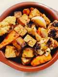 Terrina di tofu, cavolfiore e patate dolci in salsa barbecue