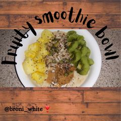 A picture of Fruity smoothie bowl.
