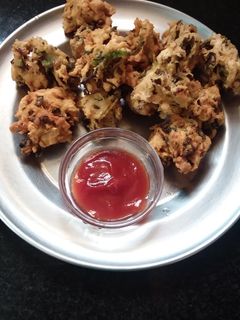 कुरकुरीत भेंडी भजी (Kurkurit bhendi bhaji recipe in marathi) रेसिपी चे मुख्य फोटो
