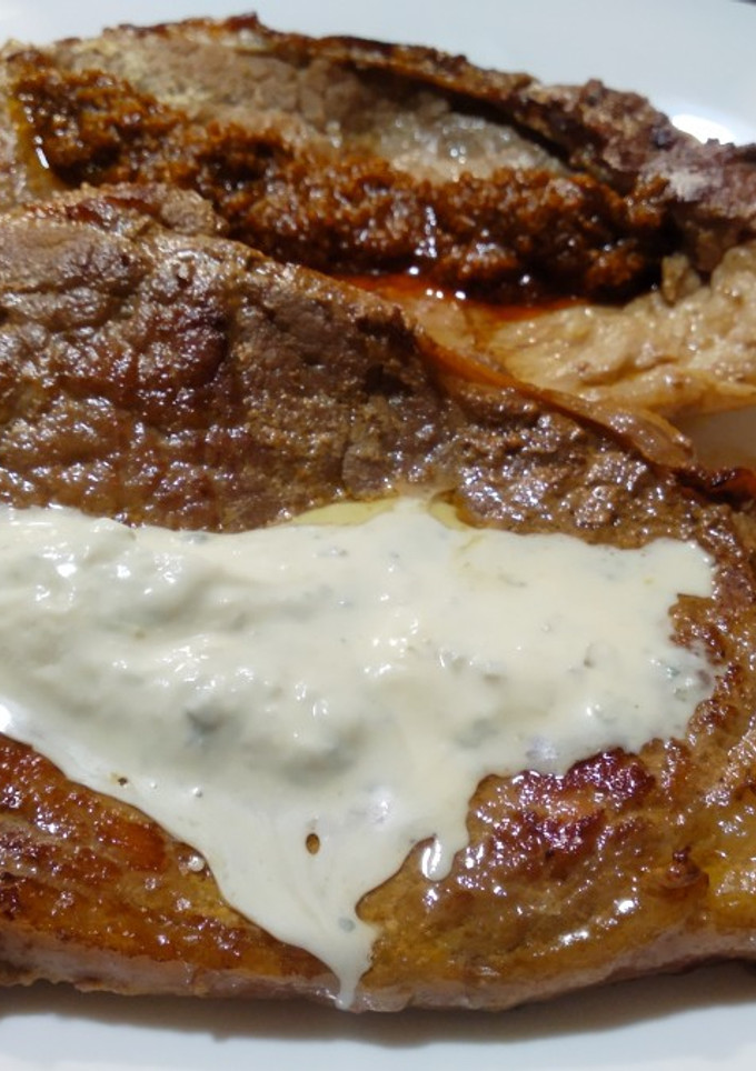 Una foto de Filetes de potro a las dos salsas