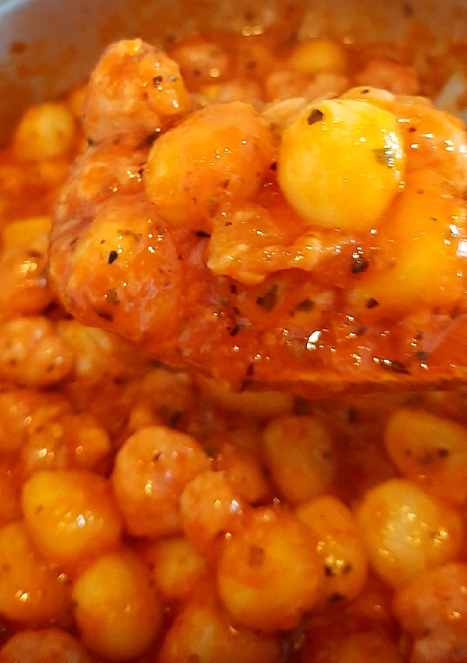 Una foto de Ñoquis con salchichas a la napolitana