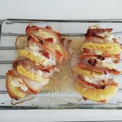 Una foto de Lomo de cerdo con bacon piña y queso philadelphia