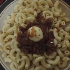 A picture of Macaroni &egg with sauce.