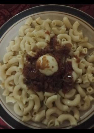 A picture of Macaroni &egg with sauce.