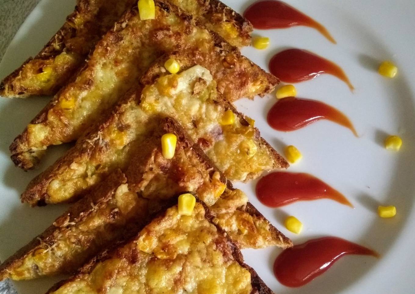 Onion cheesy corn toast