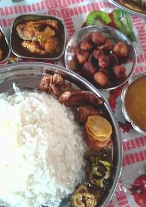 বাঙালি থালি সাথে ওলের বড়া (oler bora recipe in bengali) রেসিপির প্রধান ছবি