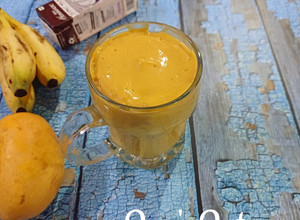 A picture of 5 minutes Mango and Karpooravalli Banana Smoothie.