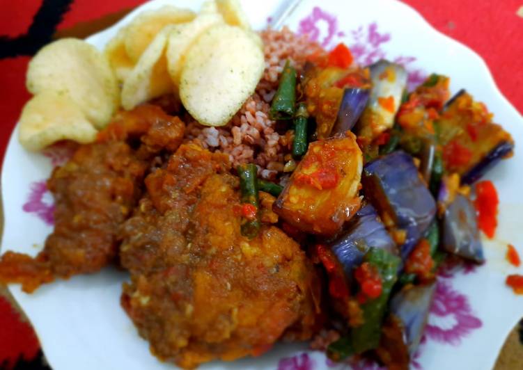 Ayam penyet sambel terasi