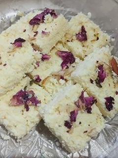 कलाकंद(kalakand recipe in hindi) रेसिपी मुख्य फोटो