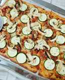 Pizza de harina de garbanzo con verduras