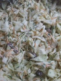 عکسی از دستور سالاد کلم و کشمش