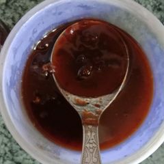A picture of Tamarind chutney.