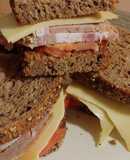 Sándwich pan multicereales con fiambre carne y Queso mahon