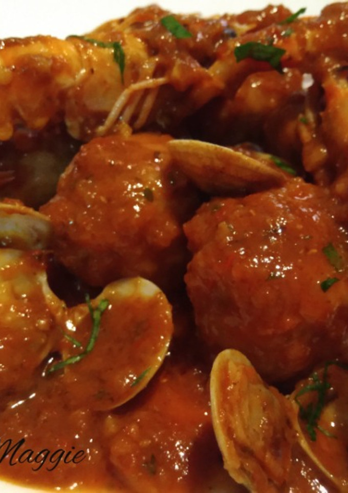 Una foto de Albóndigas con cigalas y almejas