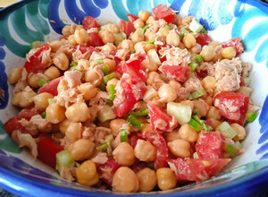 Foto principal de Ensalada de garbanzos y atún