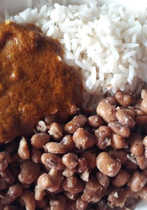A picture of Rice,beans sauce.
