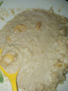 A picture of Oat with banana and dates.