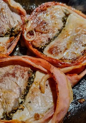 Una foto de TOURNEDÓS🥓DE Cerdo🐷 A Las Hierbas🌿 con Peperonni...!