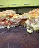 Stromboli de jamón, queso y tomate